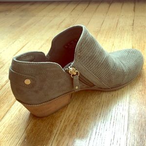 Cute green/grey zip booties
